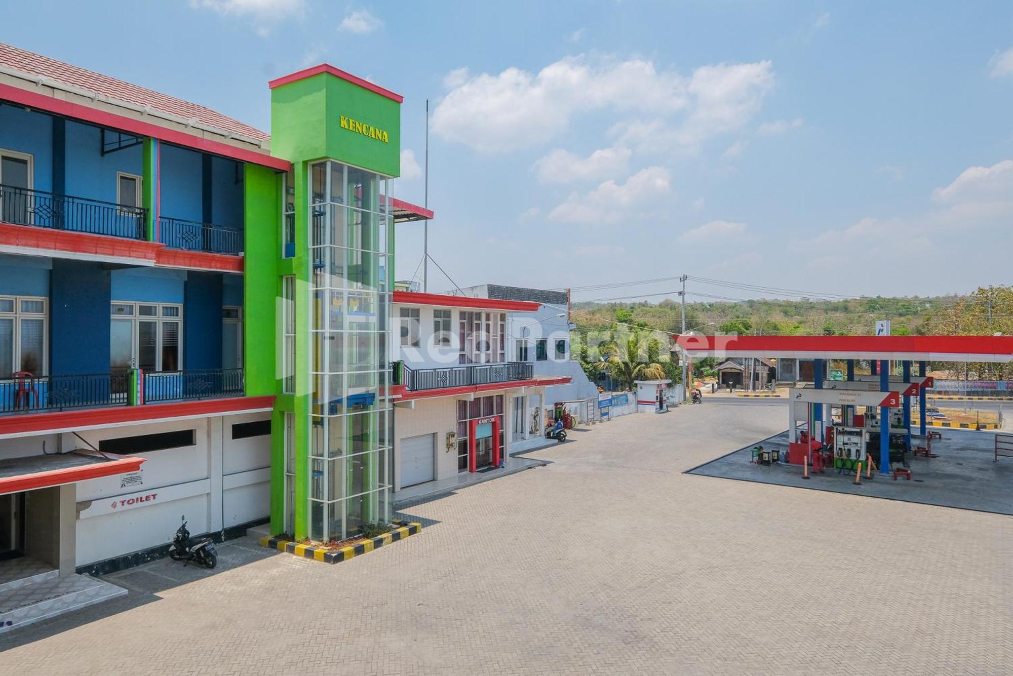 Grand Kencana Guesthouse Syariah Near Wisata Bahari Lamongan Paciran Exterior foto